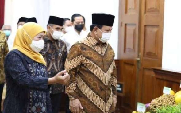 Bakal calon Presiden Prabowo Subianto saat memenuhi undangan Khofifah Indar Paranwansa untuk jamuan makan malam. (foto:dok Kif)