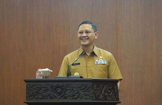 Kepala Dinas Pendidikan Provinsi Jawa Timur, Aries Agung Paewi mengatakan sekolah tak boleh menjual seragam. (Foto: Pita Sari/Ngopibareng.id)