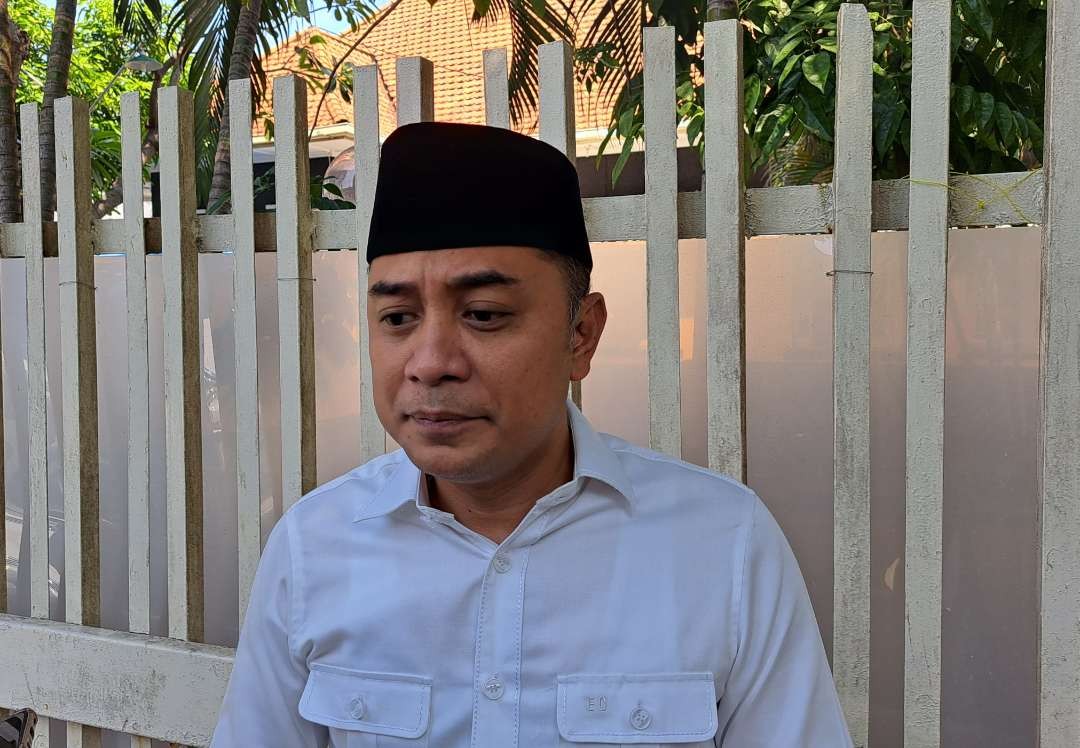 Walikota Surabaya, Eri Cahyadi saat ditemui usai salat Jumat. (Foto: Pita Sari/Ngopibareng.id)