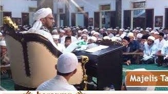 Habib Taufiq Assegaf di depan umat Islam di Pasuruan. (Foto: dok/ngopibareng.id)