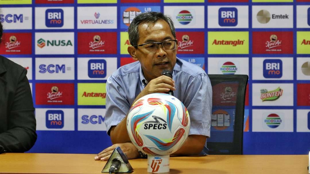 Pelatih Persebaya, Aji Santoso, usai laga melawan RANS Nusantara. (Foto: Fariz Yarbo/Ngopibareng.id)