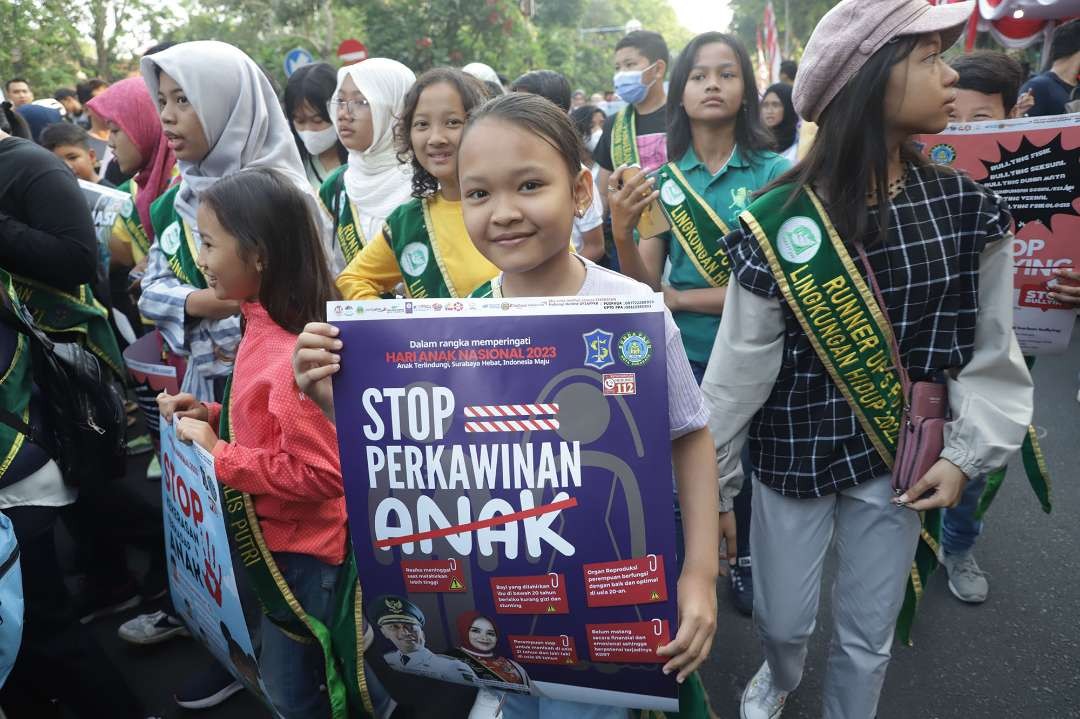 Kampanye stop kekerasan dan pernikahan dini anak di peringatan Hari Anak Nasional 2023 di CFD Taman Bungkul Surabaya. (Foto: Humas Pemkot Surabaya)