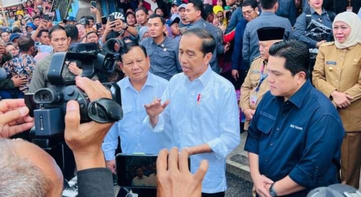 Presiden Jokowi bersama Menhan Prabowo  Subianto dan Menteri BUMN Erick Thohir kunjungi PT Pindad Malang ( Foto: Setpres)
