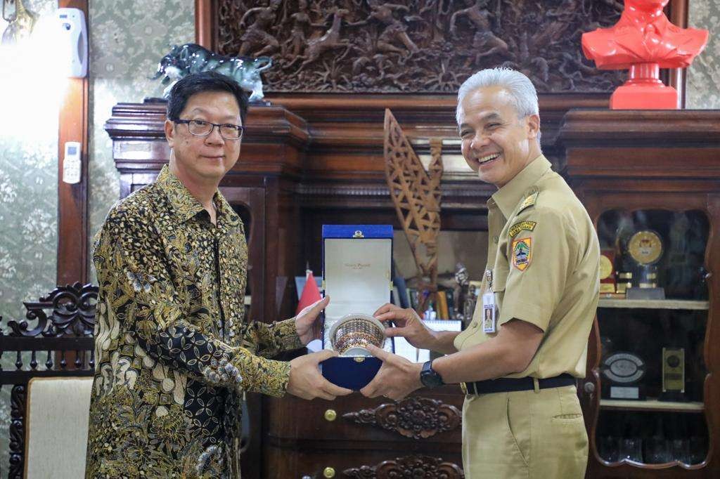 Gubernur Jawa Tengah, Ganjar Pranowo bertemu dengan Duta Besar (Dubes) Thailand untuk Indonesia, Prapan Disyatat, di Rumah Dinas Puri Gedeh, Senin 24 Juli 2023. (Foto: Humas Pemprov Jateng)