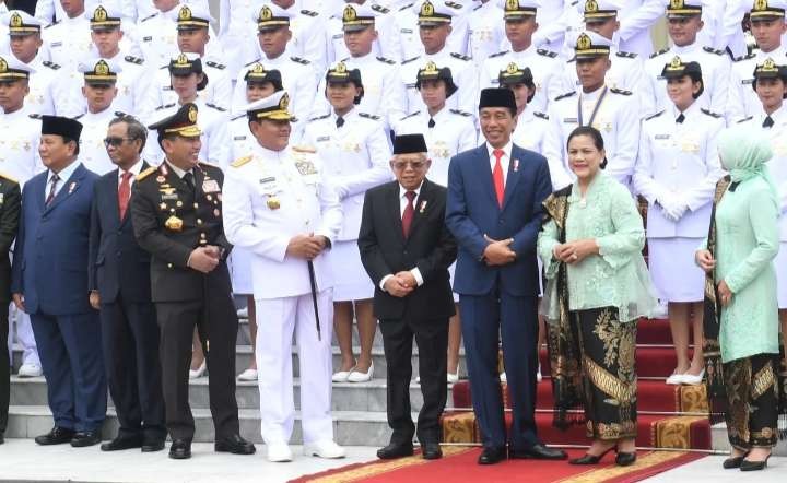 Presiden Jokowi memimpin upacara Prasetya Perwira (Praspa) TNI-Polri tahun 2023 yang digelar di halaman Istana Merdeka Jakarta, Rabu 26 Juli 2023. (Foto: Setpres)