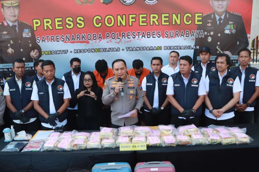Kapolrestabes Surabaya, Kombes Pol Pasma Royce saat merilis penangkapan jaringan narkoba 33 Kg. (Foto: Humas Polrestabes Surabaya)