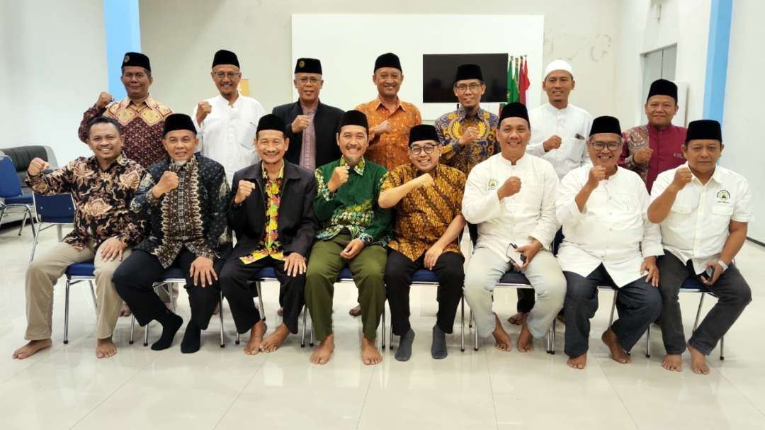 Jajaran pengurus DMI Surabaya dan PD Muhammadiyah Surabaya. (Foto: Fariz Yarbo/Ngopibareng.id)