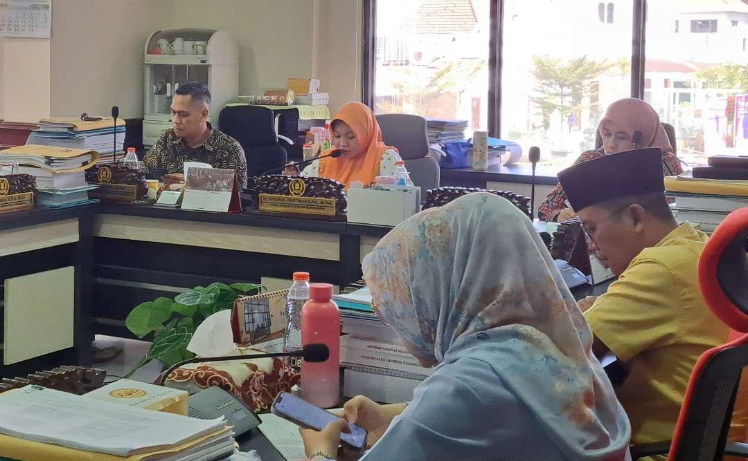 Rapat evaluasi DPRD Kota Surabaya dengan Dispendik Kota Surabaya. (Foto: Pita Sari/Ngopibareng.id)