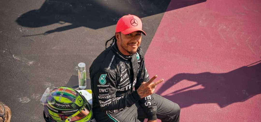 Lewis Hamilton sesumbar akan menyulitkan hidup Max Verstappen jika memiliki mobil yang sama