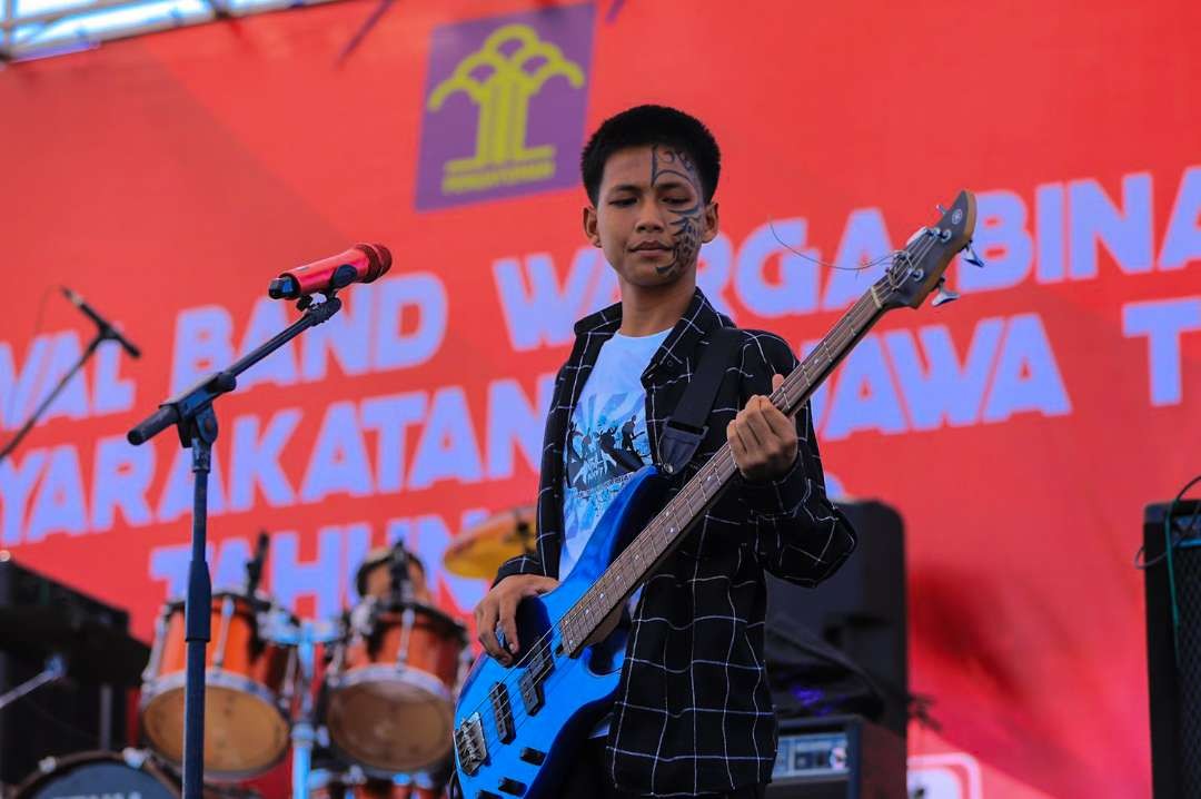 Penampilan salah satu musisi binaan Lapas di Jatim (Foto : Aini/Ngopibareng.id)