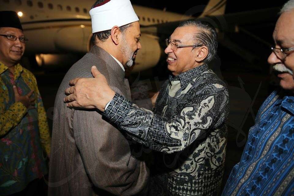 Imam Besar Al-Azhar, Sheikh Ahmed El-Tayeb dan M Quraish Shihab ketika di Jakarta. (Foto: dok/ngopibareng.id)