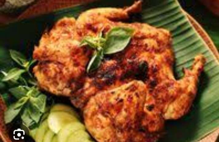 Ayam bekakak, kuliner khas Jawa Barat, lezatnya menggoda selera. ( Foto: Asmanu Sudharso/Ngopibareng.id)