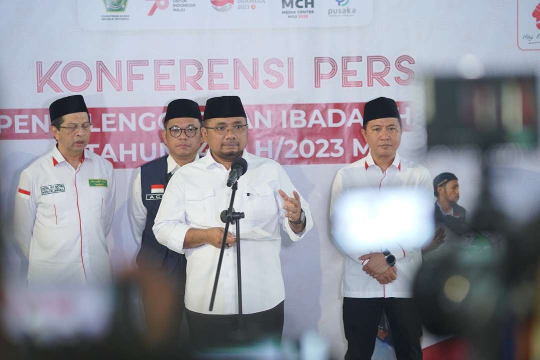 Menteri Agama Yaqut Cholil Qoumas gelar konferensi pers usai menyambut kedatangan petugas haji di Bandara Soekarno Hatta. (Foto: Istimewa)