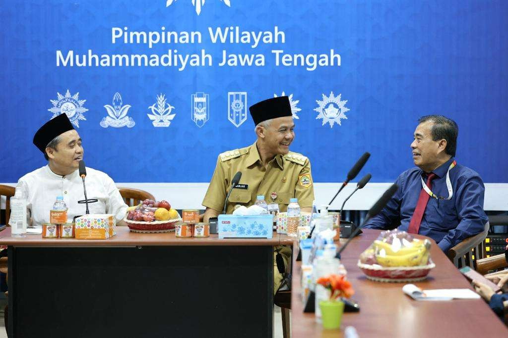 Gubernur Jawa Tengah, Ganjar Pranowo, saat berkunjung di kantor PW Muhammadiyah di Semarang, Senin 7 Agustus 2023. (Foto: Humas Pemprov Jateng)