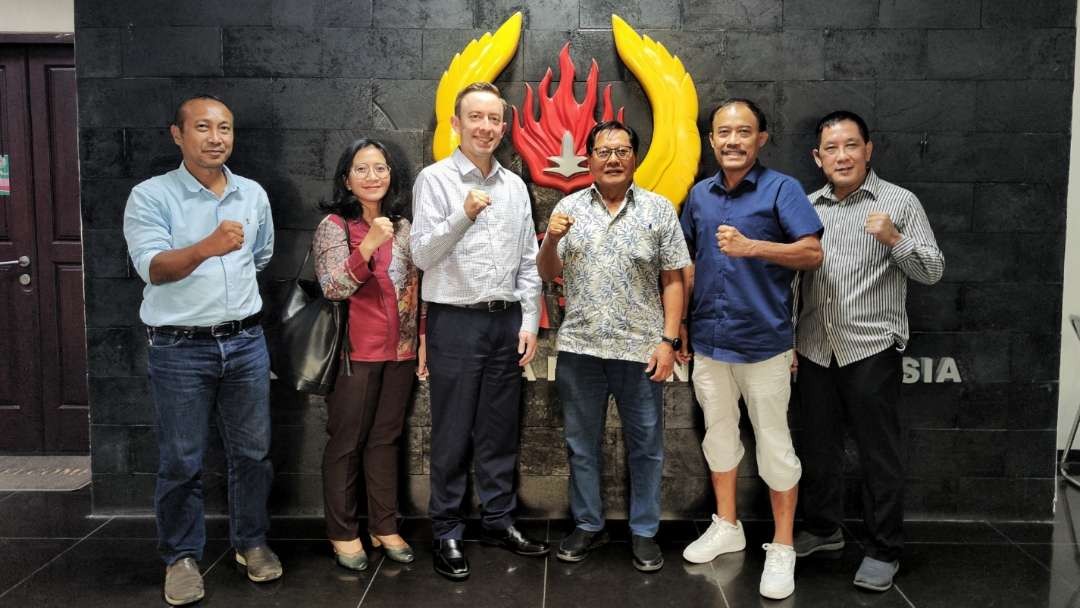 Perwakilan Australia Barat usai pertemuan dengan pengurus KONI Jatim di Surabaya, Senin 7 Agustus 2023. (Foto: Fariz Yarbo/Ngopibareng.id)