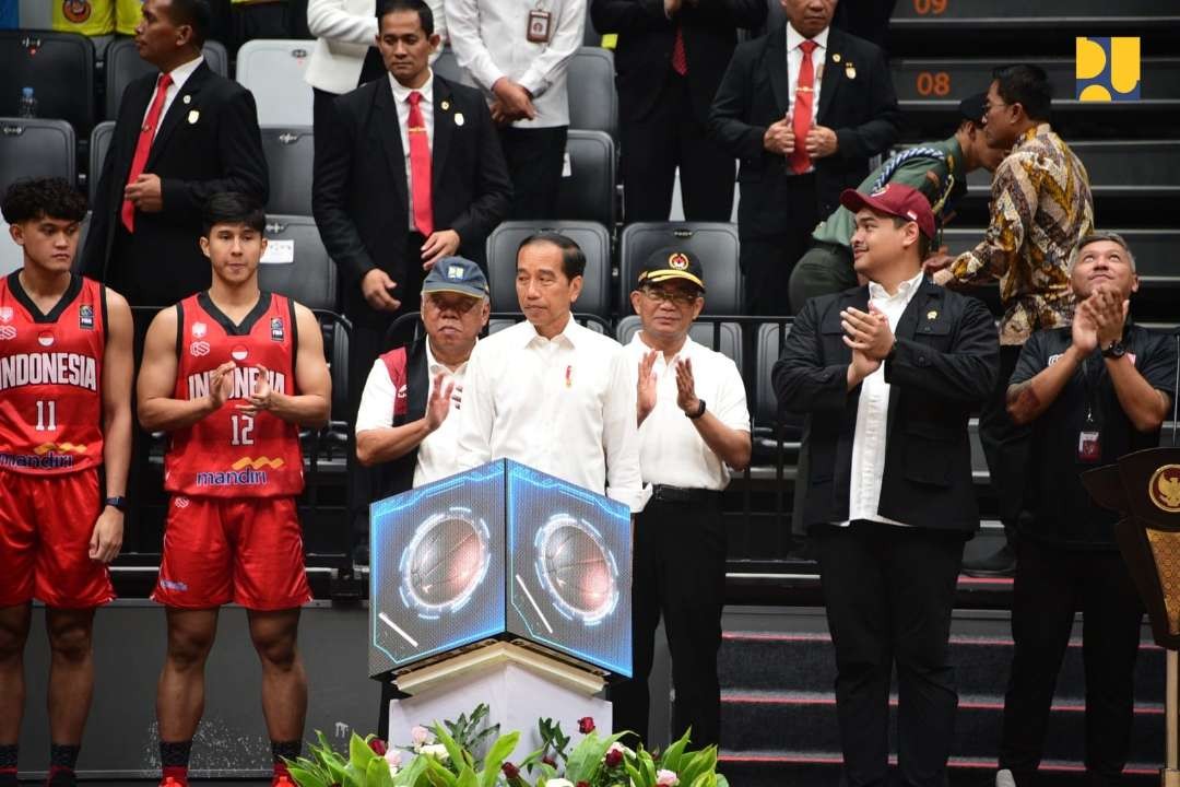 Menteri PUPR Basuki Hadimuljono mendampingi Presiden RI Joko Widodo meresmikan Indonesia Arena di Kawasan Gelora Bung Karno (GBK). (Foto: Dok PUPR)