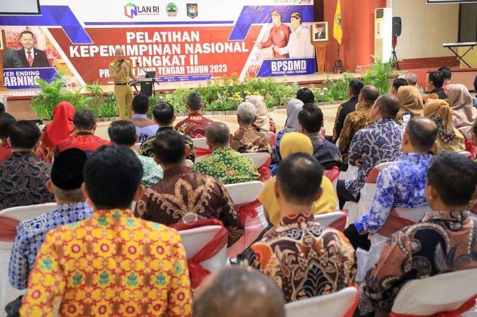 Gubernur Jawa Tengah, Ganjar Pranowo menghadiri dan membuka Pelatihan Kepemimpinan Nasional Tingkat II Tahun 2023 di Gedung BPSDMD Jateng, Senin 7 Agustus 2023. (Foto: Humas Pemprov Jateng)