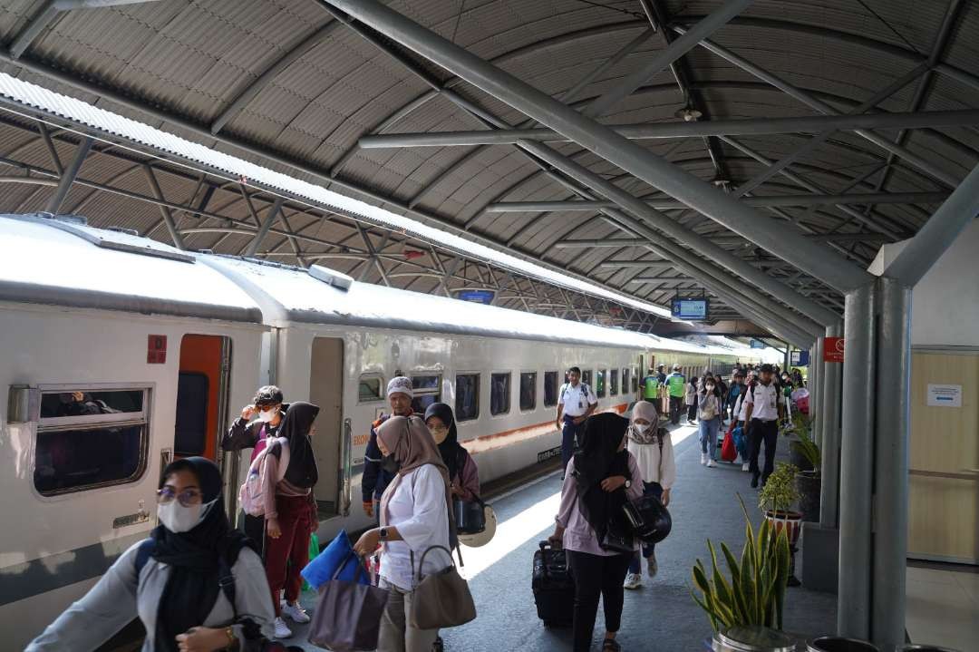 Ilustrai penumpang KAI Daop 8 Surabaya di stasiun Gubeng. (Foto: Humas Daop 8)