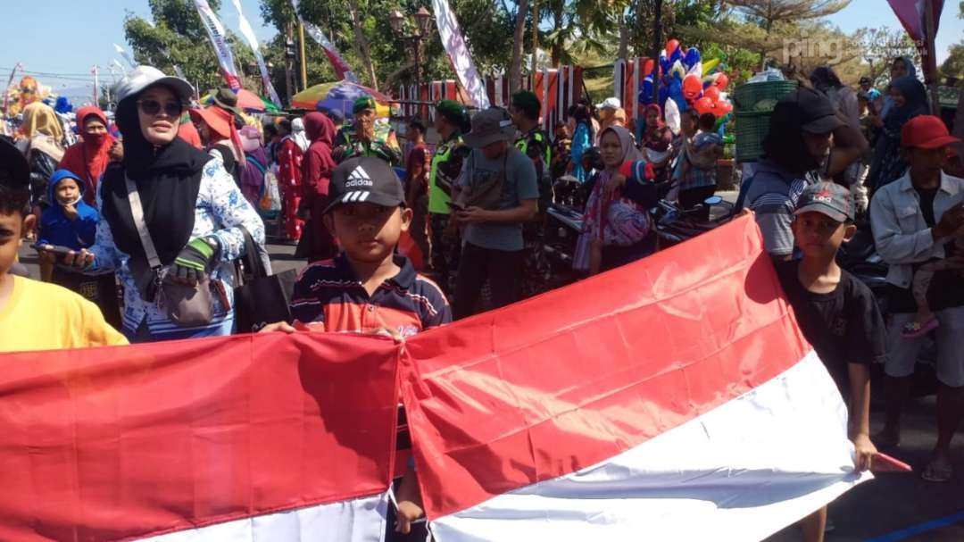 Kabupaten Nganjuk mulai mengawali gerakan pembagian 10 juta bendera merah putih, sebagai upaya memperingati HUT RI ke 78. (Foto: dok nganjukkab)