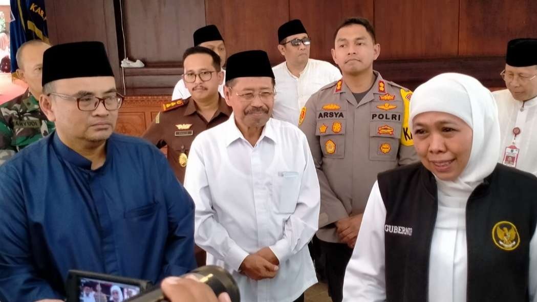 Wakil Bupati, HA Timbul Prihanjoko (kiri) akan mengakhiri jabatannya, 24 September 2023, tengah mendampingi Gubernur Khofifah Indar Parawansa. (Foto: Ikhsan Mahmudi/Ngopibareng.id)