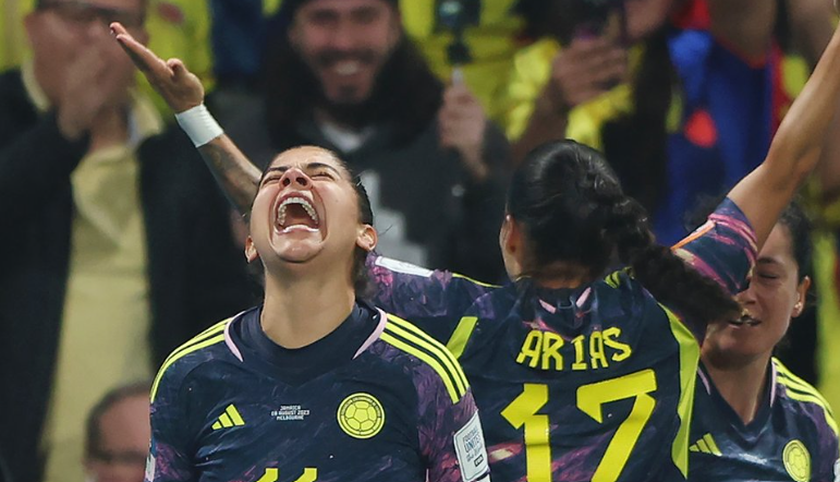 Pemain Kolombia merayakan kemenangan setelah mengalahkan Jamaika dan lolos untuk pertama kalinya ke perempat final Piala Dunia FIFA 2023. (Foto: FIFA)