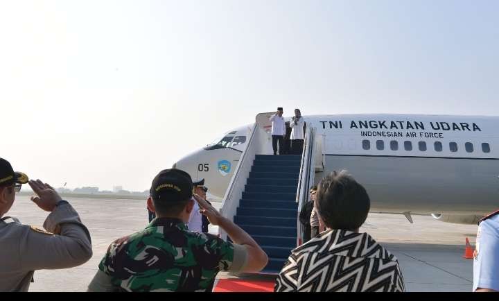 Melepas keberangkatan Wapres KH Ma'ruf  Amin dalam kunjungan kerja ke Jawa Timur (Foto: Setwapres)