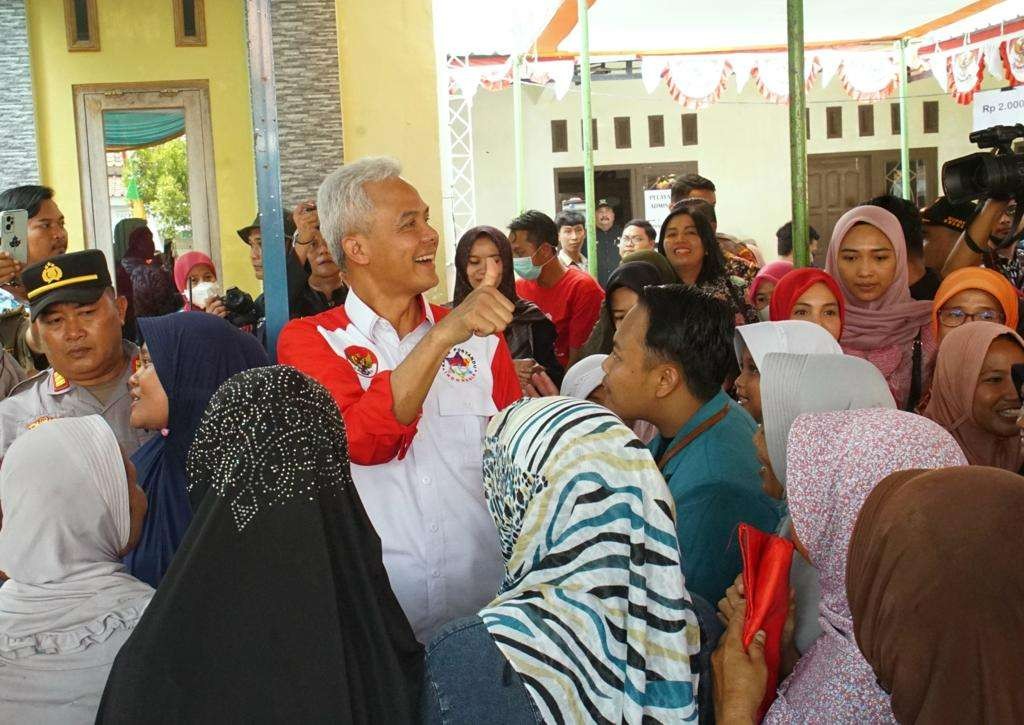 Kedatangan Gubernur Ganjar Pranowo disambut antusias oleh warga Brebes, Jawa Tengah. (Foto: Humas Pemprov Jateng)