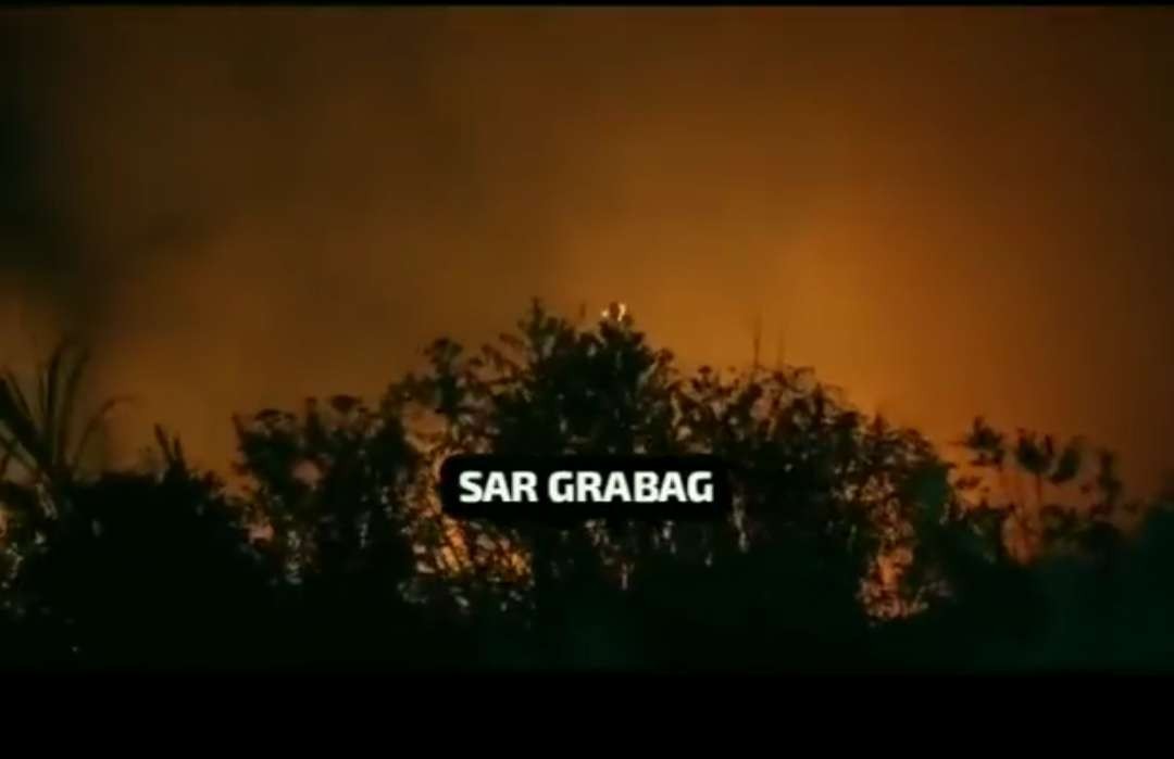 Tangkapan layar video kebakaran hutan Gunung Andong, Magelang, Jawa Tengah, Kamis 10 Agustus 2023 malam. (Foto: Twitter)