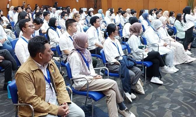 Sebanyak 345 mahasiswa penerima beasiswa Indonesia ke luar negeri mendengarkan pengarahan. (Foto: BKHM)
