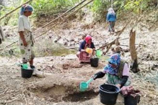 Warga Desa Montorna, Kecamatan Pasongsongan, Kabupaten Sumenep, Madura, Jawa Timur mulai kekurangan atau mengalami krisis air bersih pada Juli 2020.(Foto: dok. sumenepkab)