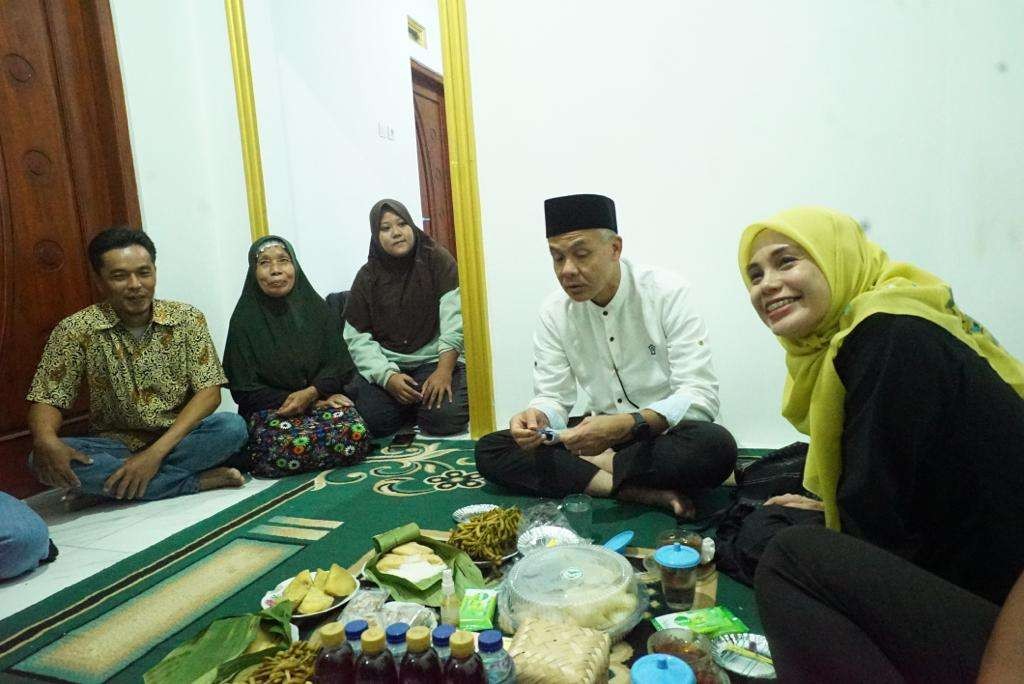 Gubernur Jawa Tengah, Ganjar Pranowo dan istri, Siti Atikoh, menginap di rumah warga program bantuan Tuku Lemah Oleh Omah yang digagas Ganjar. (Foto: Humas Pemprov Jateng)