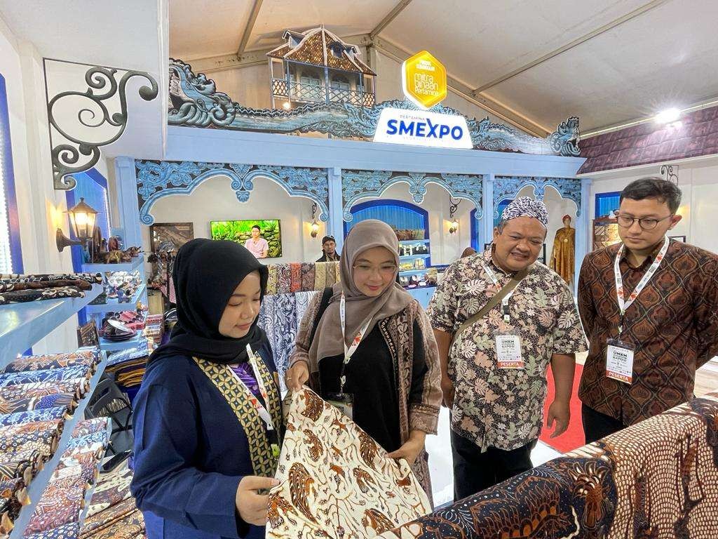 Hari Usaha Mikro Kecil Menengah (UMKM) Nasional Expo 2023 di antaranya pameran batik, di Pamedan Mangkunegaran Surakarta pada 10-13 Agustus 2023. (Foto: dok. pertamina)