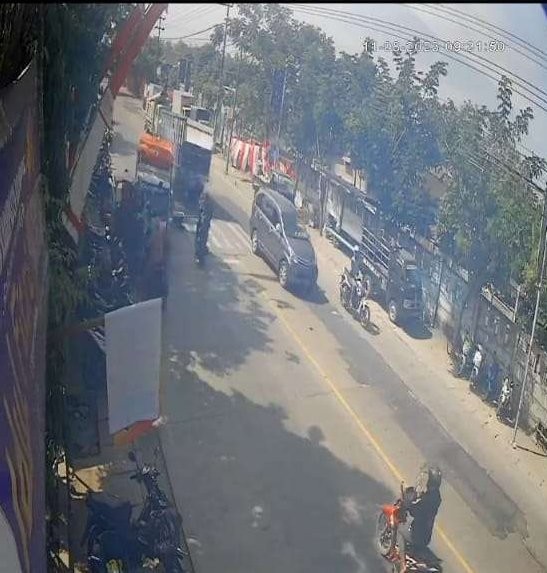Kecelakaan beruntun di Pasar Desa Pungpungan, Kecamatan Kalitidu, Bojonegoro, pada Jumat 11 Agustus 2023. (Foto: tangkapan layar)