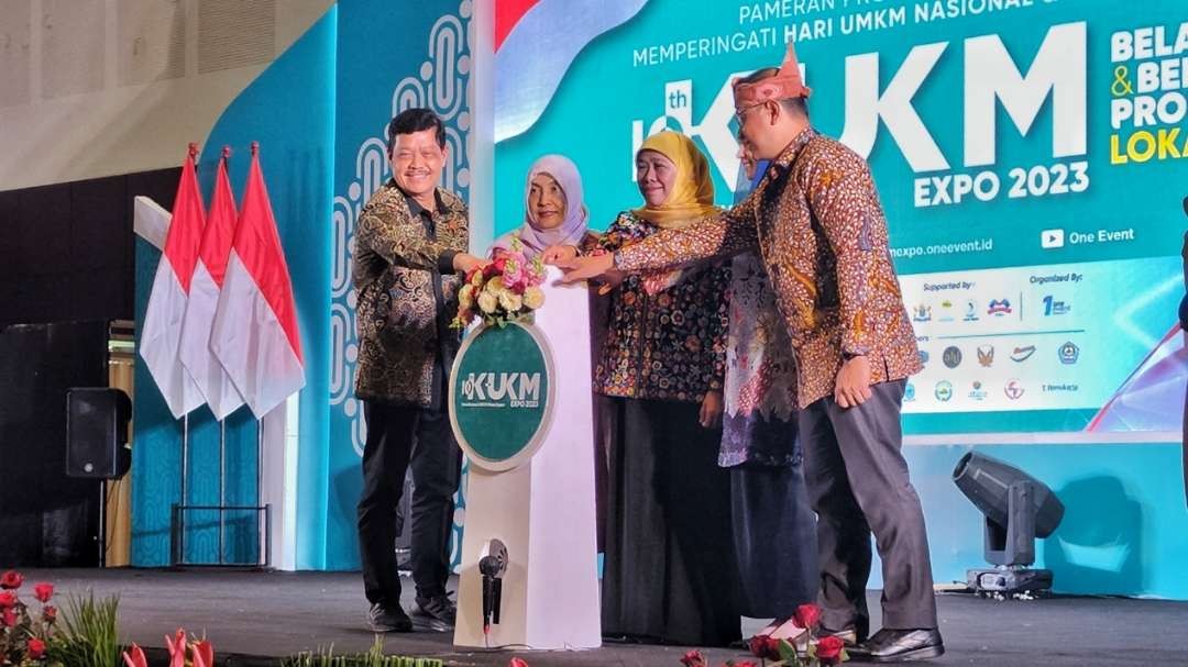 Gubernur Jawa Timur, Khofifah Indar Parawansa bersama sejumlah stakeholder melaunching K-UKM Expo 2023 di Grand City Convention Hall, Surabaya, Jumat 11 Agustus 2023. (Foto: Fariz Yarbo/Ngopibareng.id)