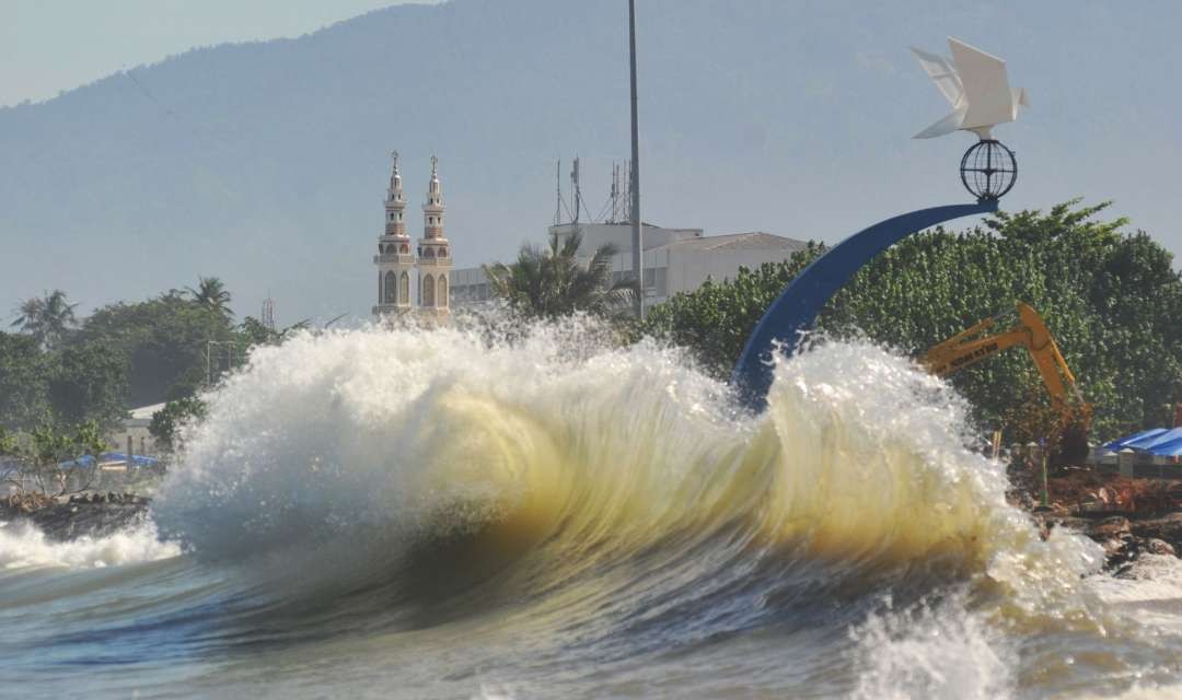 Badan Meteorologi, Klimatologi, dan Geofisika (BMKG) mengimbau masyarakat pesisir waspada potensi gelombang tinggi hingga empat meter. (Foto: Ilustrasi/Ant)