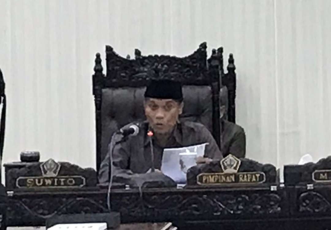 Ketua DPRD Kabupaten Blitar, Suwito Sarens dukung Wabup Rahmad Santoso, terkait dugaan gratifikasi tender jembatan. (Foto: Choirul Anam/Ngopibareng.id)