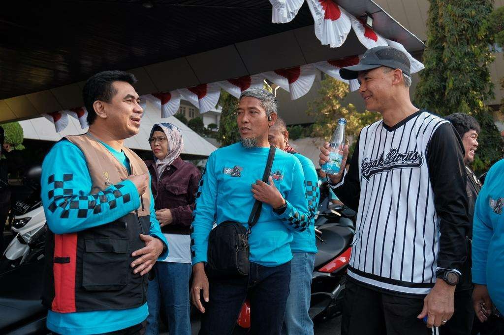 Gubernur Jawa Tengah Ganjar Pranowo mendukung komunitas bikers yang menggelar touring dan aksi sosial dalam rangka memperingati Hari Kemerdekaan RI dan HUT Jateng. (Foto: Humas Pemprov Jateng)