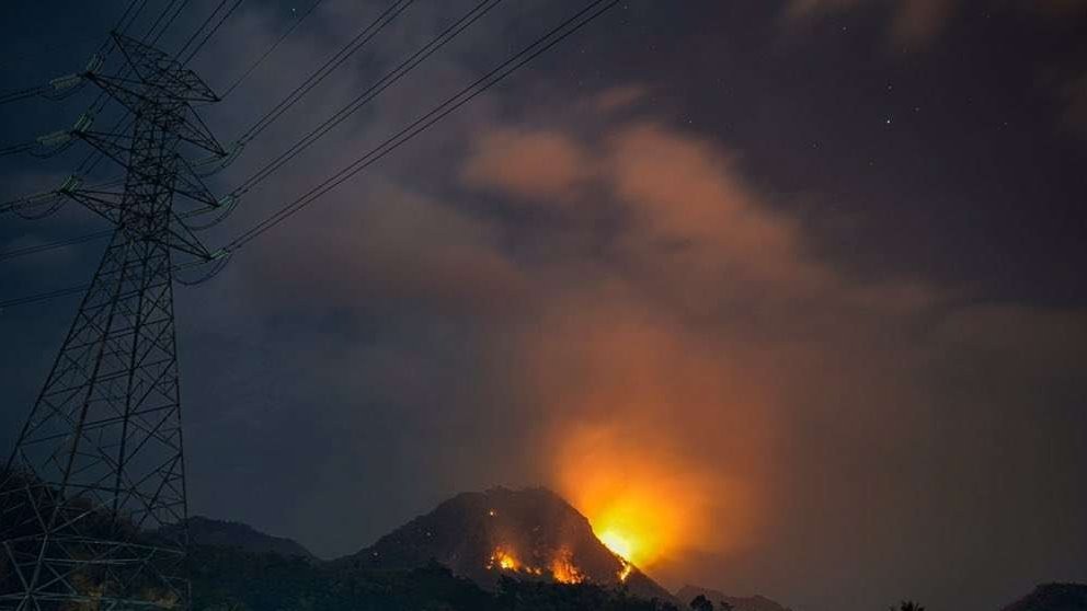 Kebakaran hutan di Gunung Singa, Bandung, Jawa Barat, Jumat 11 Agustus 2023. (Foto: Twitter/X)