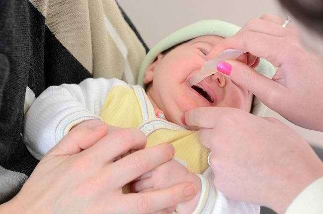 Imunisasi tetes rotavirus (RV), untuk melindungi anak dari kejadian diare berat. (Foto: dok. alodokter)