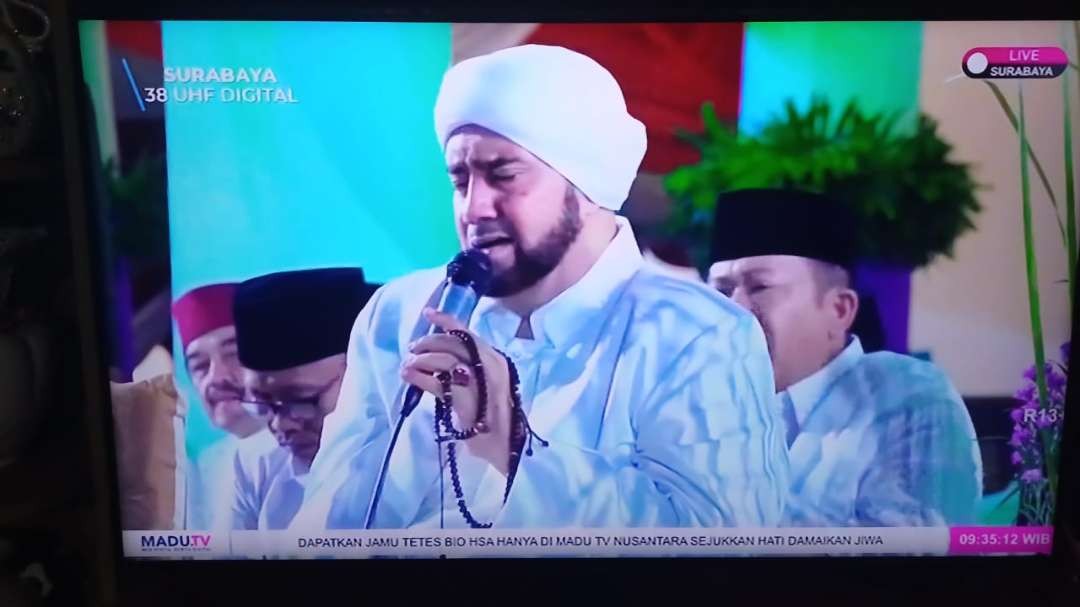 Habib Syech bin Abdul Qodir Assegaf saat berdakwah. (Foto:adi/ngopibareng.id)