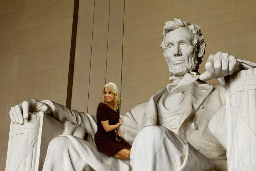 Patung Abraham Lincoln bagi warga AS. (Ilustrasi humor)