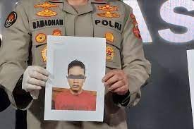 Terduga teroris, Dananjaya Erbening, 28, yang ditangkap Densus 88 Antiteror di Bekasi, Senin (14/8) pegawai PT KAI sejak 2016. (Foto: Ant)