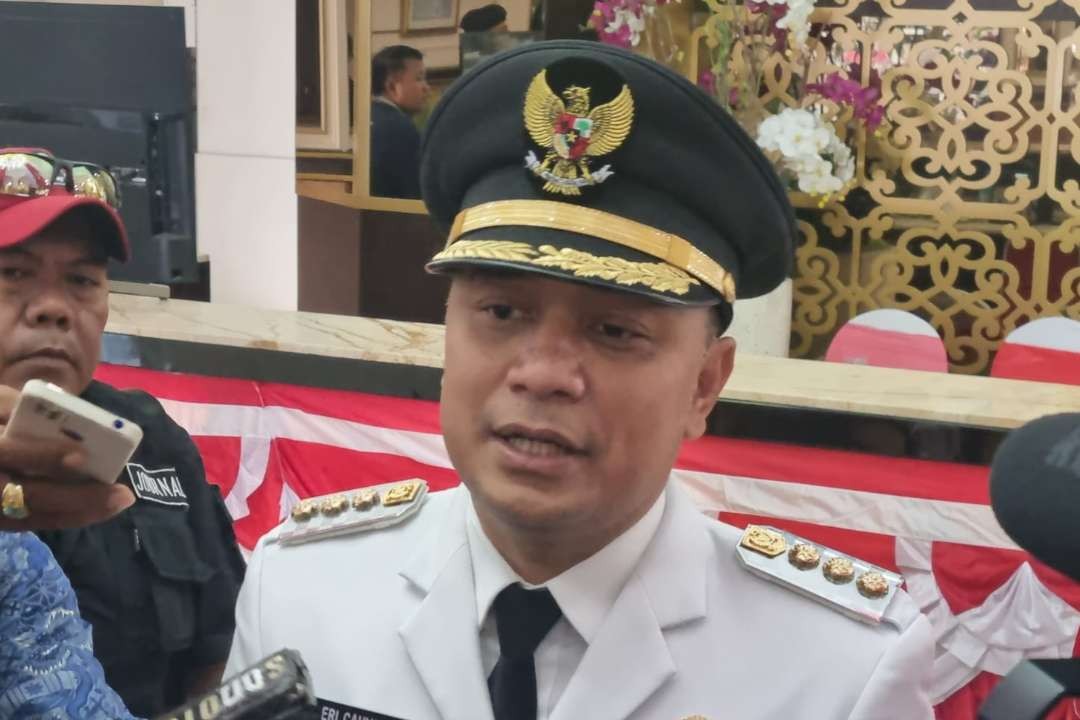 Walikota Surabaya, Eri Cahyadi saat ditemui di Balai Kota usai upacara. (Foto: Pita Sari/Ngopibareng.id)