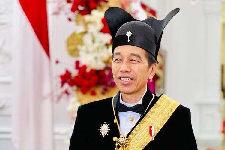 Presiden Joko Widodo (Jokowi) mengenakan baju Ageman Songkok Singkepan Ageng dari Surakarta, Jawa Tengah, pada Upacara HUT ke-78 Kemerdekaan RI. (Foto: Setpres)