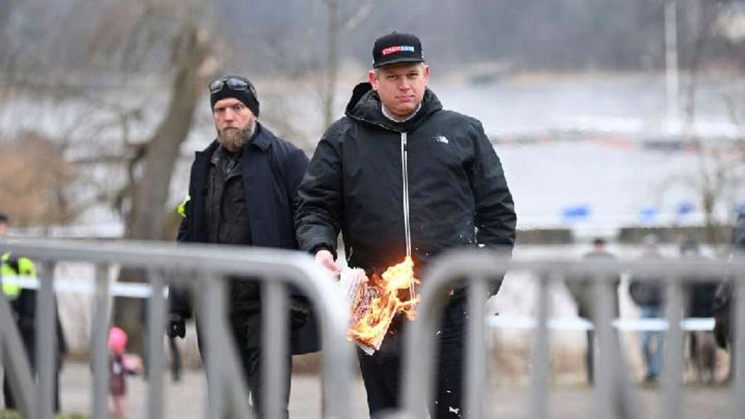Aksi ketika Al-Quran dibakar di Swedia. (Foto:dok/ngopibareng.id)