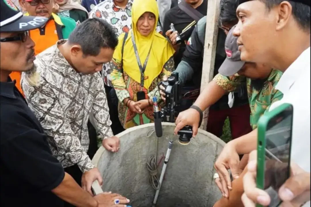 Pemerintah Kabupaten (Pemkab) Lumajang memberikan beberapa solusi untuk mengatasi krisis air bersih di Desa Jatisari. (Foto: Kominfo Lumajang)