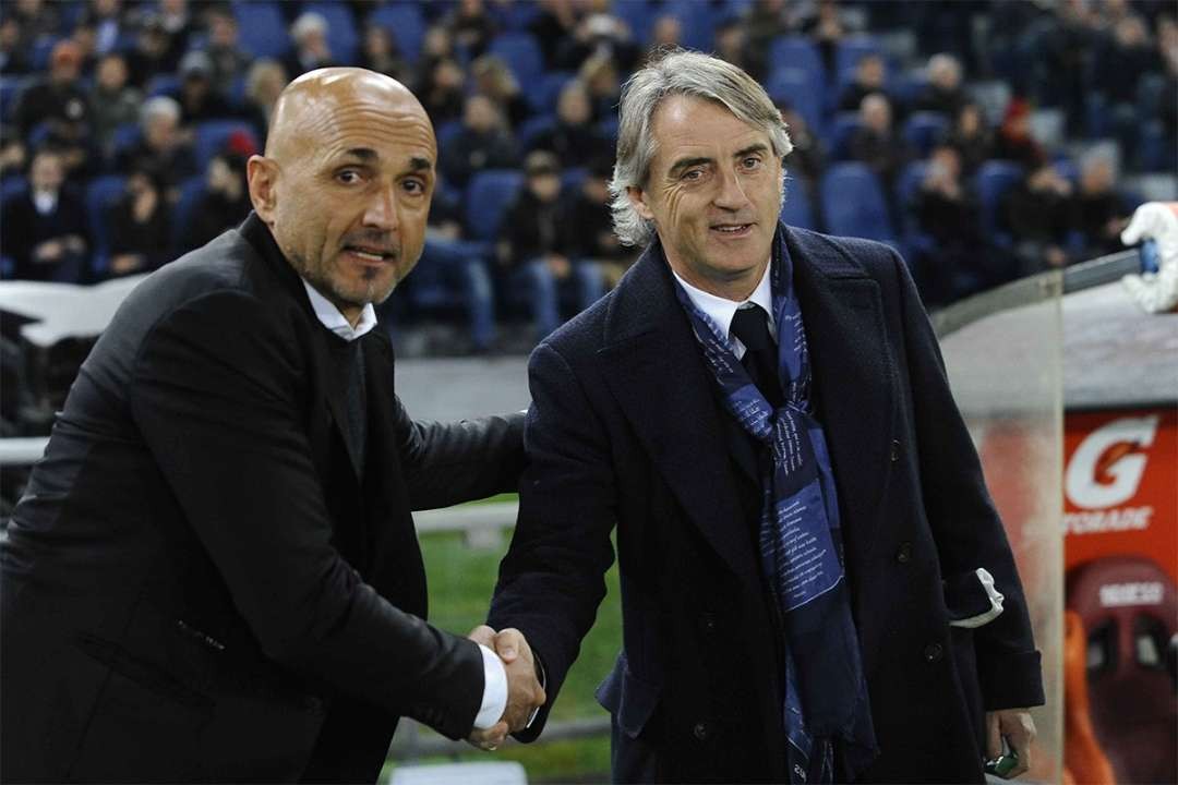 Luciano Spalletti (kiri) pelatih Timnas Italia baru, menggantikan Roberto Mancini. (Foto: X)