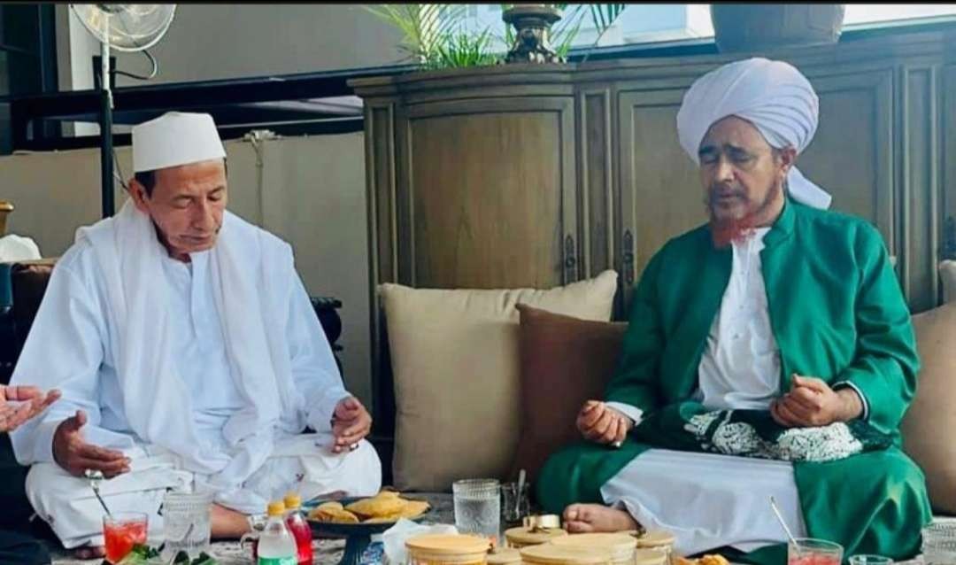 Habib Luthfi bin Yahya bersama Habib Umar bin Hafidz selalu mengingatkan cinta Tanah Air. (Foto:ngopibareng.id)