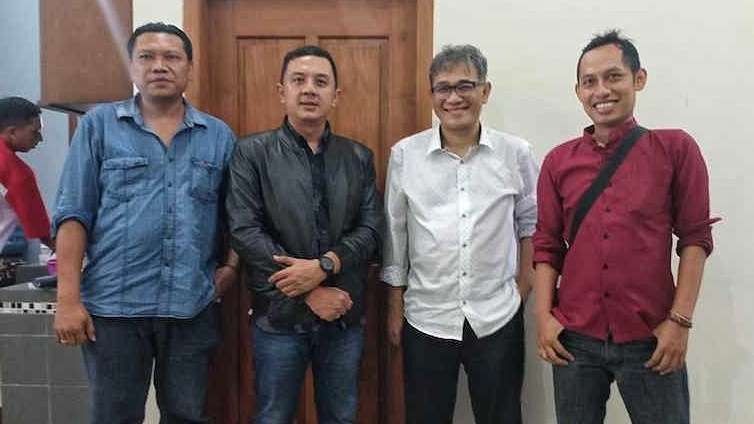 Wakil Ketua DPD PDI Perjuangan Jatim, Deni Wicaksono (dua dari kiri) bersama Budiman Sudjatmiko (dua dari kanan). (Foto: Ist)