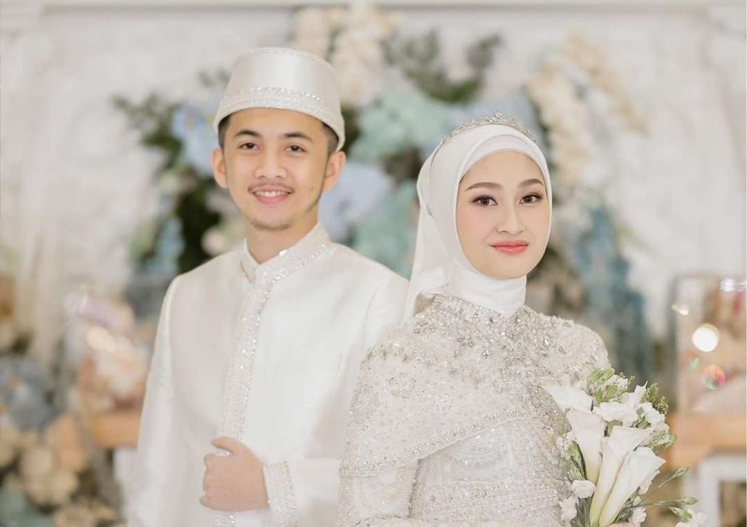 Pasangan Danu dan Caca akan menggelar resepsi pernikahan "Pesta Rakyat", 3-18 September, Kamis libur. (Foto: Instagram @unoia_pictures)